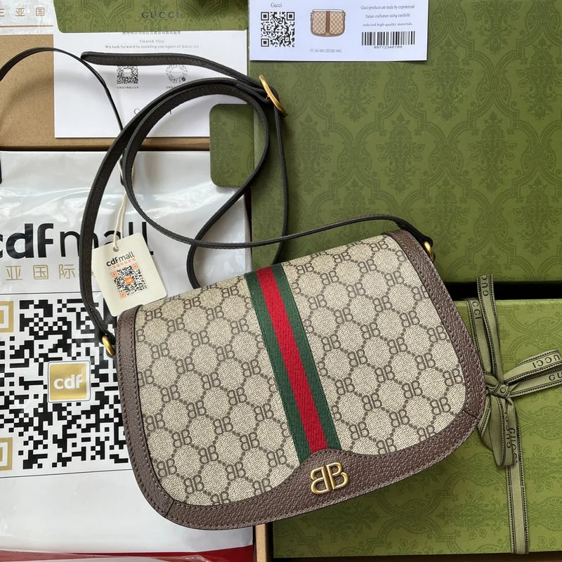 Women Gucci bags with a chain - link trim and a leather bodyWomen Gucci bags with a chain - link trim and a leather bodyWF - Gucci Bags - 1172