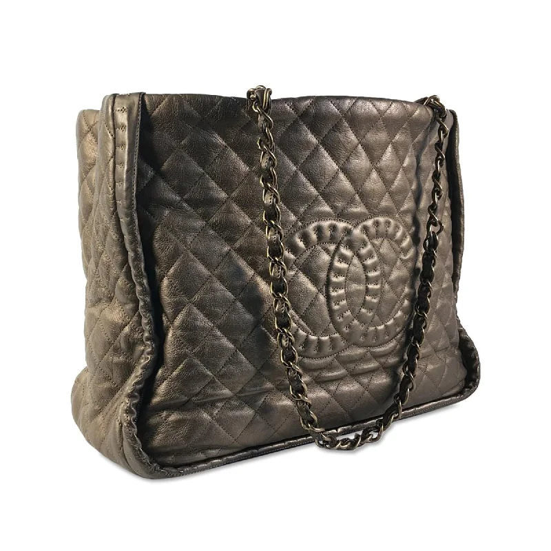 Chanel Quilted Leather Shoulder Bag for FashionistasChanel CC Quilted Calfskin Istanbul Tote (d6Lzss)