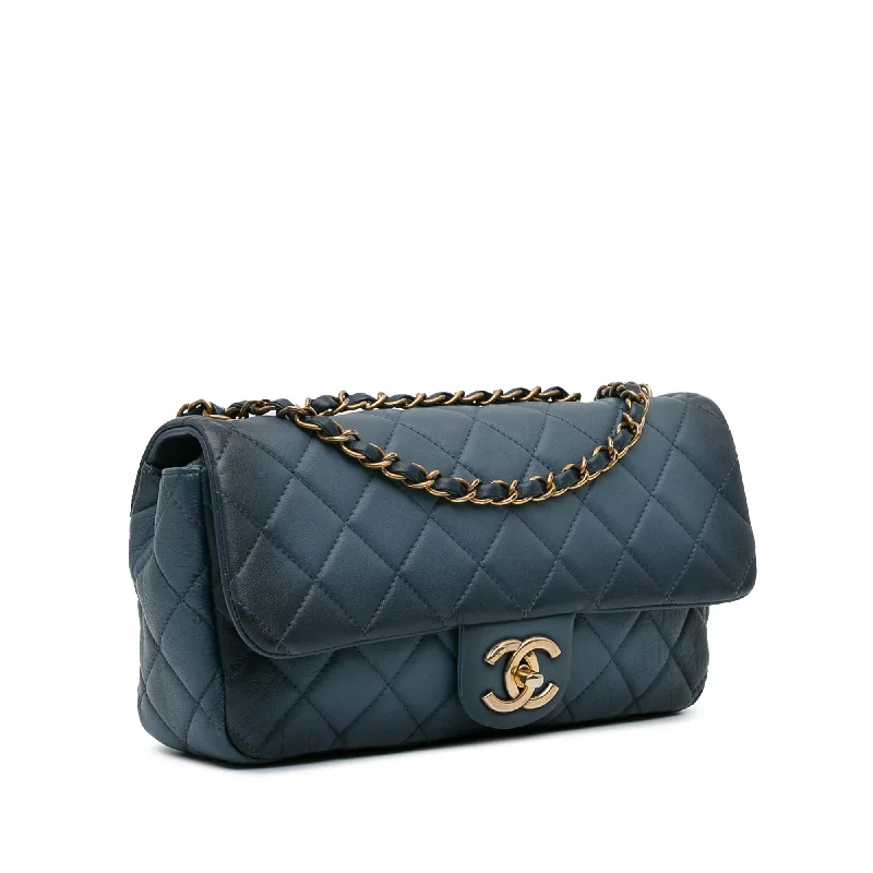 Chanel Black Handbag for Business MeetingsChanel CC Quilted Calfskin Ombre Flap (mJHtHE)