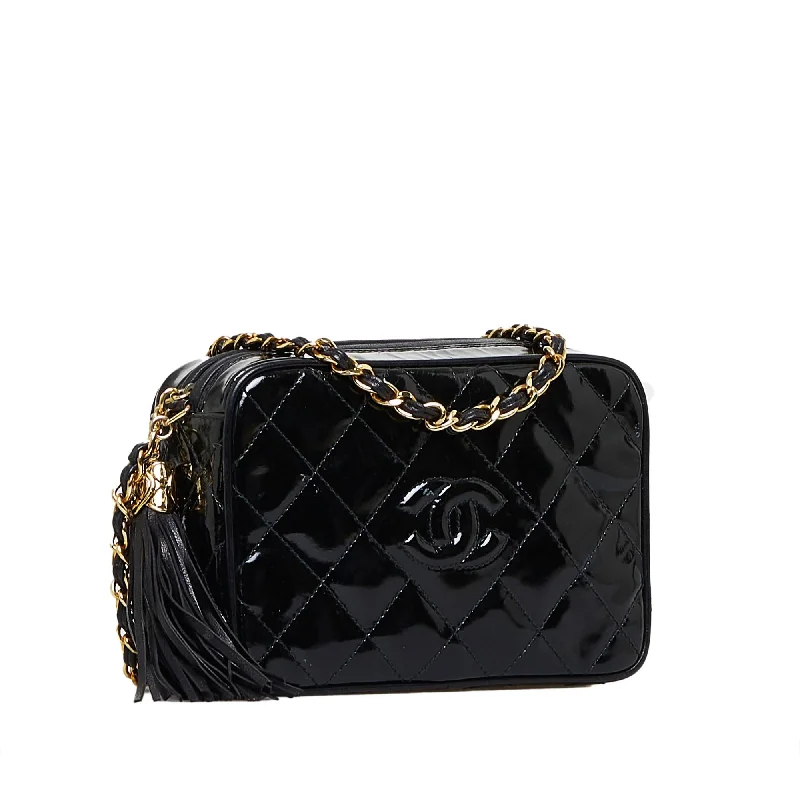 Chanel Black Handbag for Business MeetingsChanel CC Quilted Crossbody Bag (OAm31F)