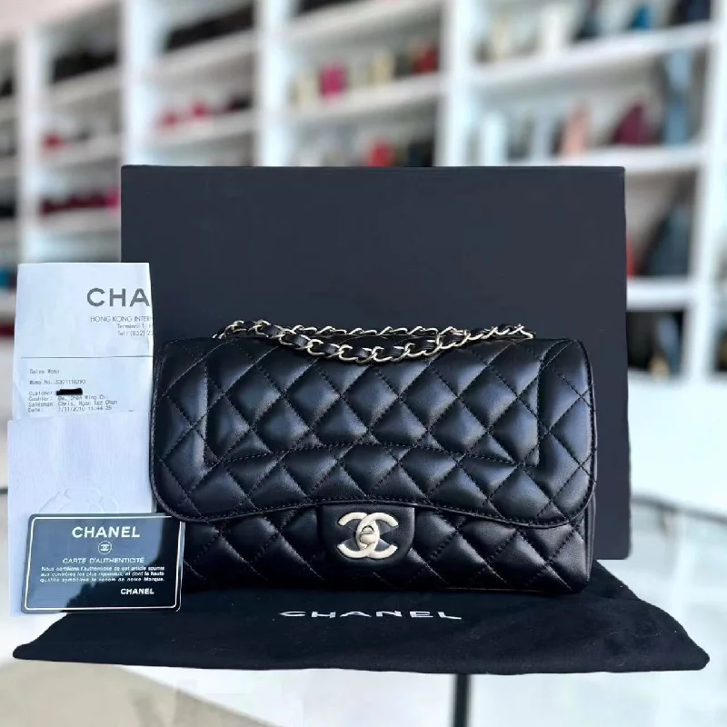 Chanel Quilted Leather Shoulder Bag for Fashionistas*Unused, Full Set Receipt* Chic Flap Medium 26CM Quilted Lambskin Black Golden Hardware Series 21