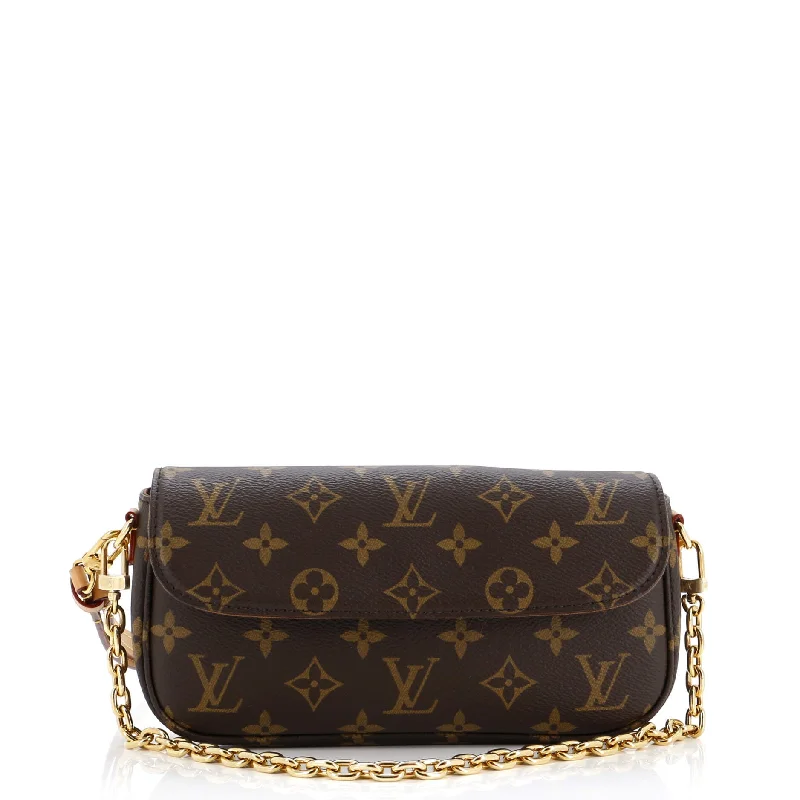 Ivy Wallet on Chain Monogram Canvas